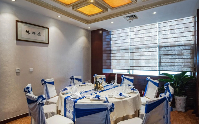 Golden Spring Hotel