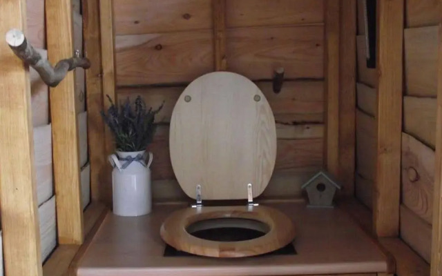 Broomhills Farm River Eco Pods