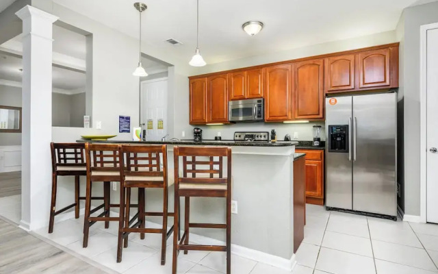 Beautiful Lake View Condo, Vista Cay-1004