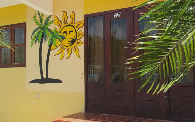 Sea Horizon Apartments (across from Mambo Beach)