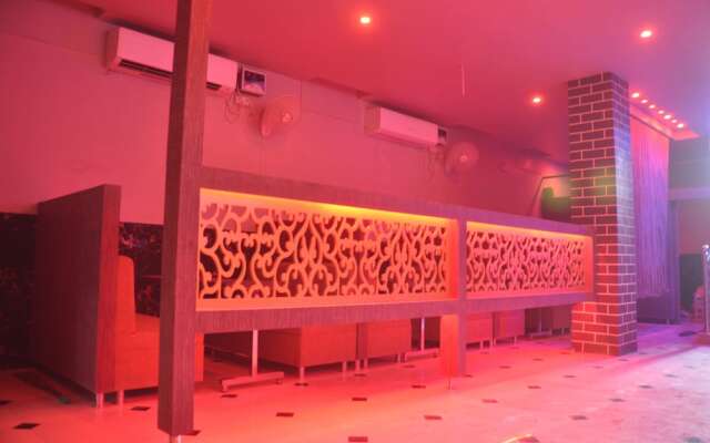 Hotel Raj International