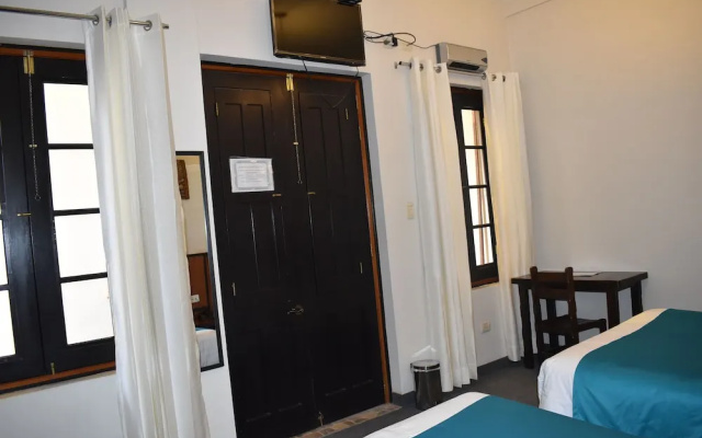Colonial Plaza Hotel
