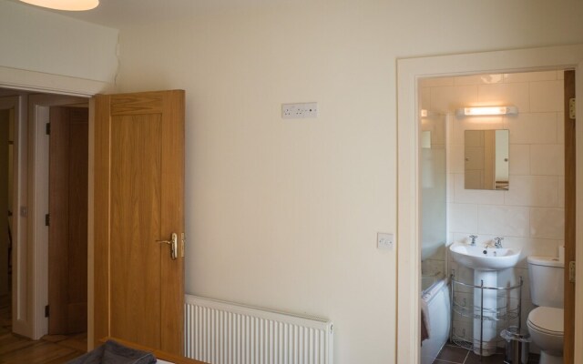 17 Canons Lane
