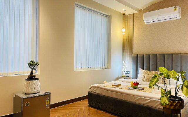 Roomshala 134 Premium Rooms Saket