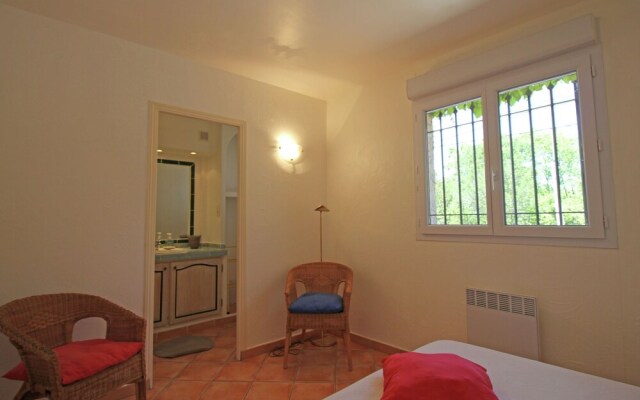 Gorgeous Villa in Bagnols-en-Foret with Swimming Pool