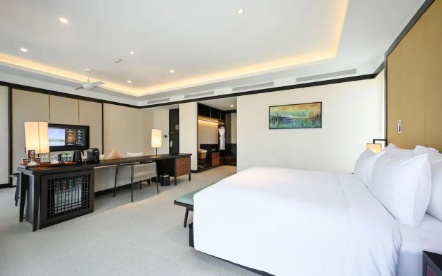 Emerald Ho Tram Resort