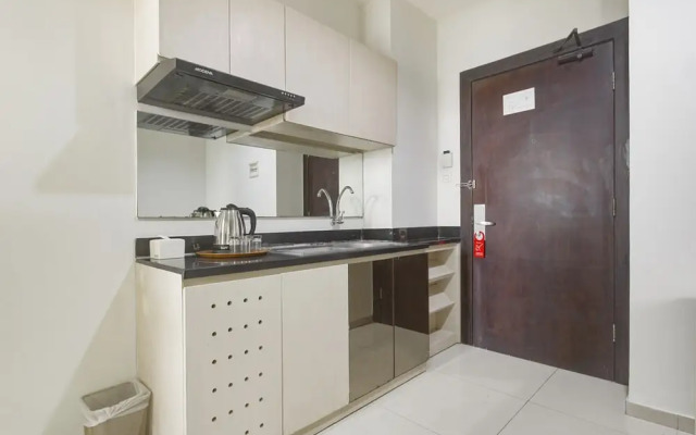 RedDoorz Apartment near Grand City Mall