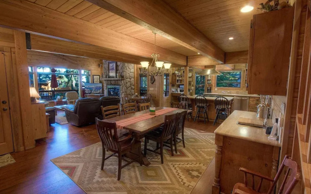 Smokey Joes - 5 Br Cabin