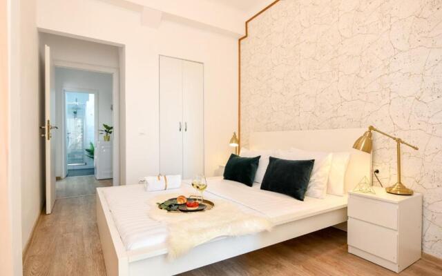 GOLDEN TOUCHES - Elegant - Armeneasca Central Apt