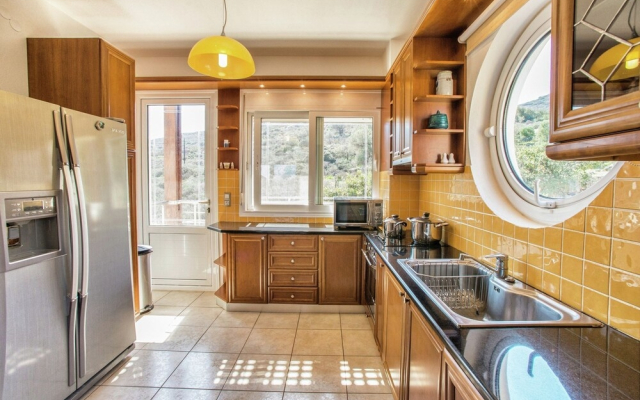 Spacious Villa near Sea in Elounda
