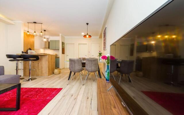 Ema 2Br Apt. In Old Town Centre