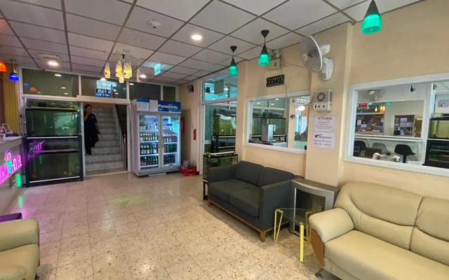 Alongkorn hotel by SB