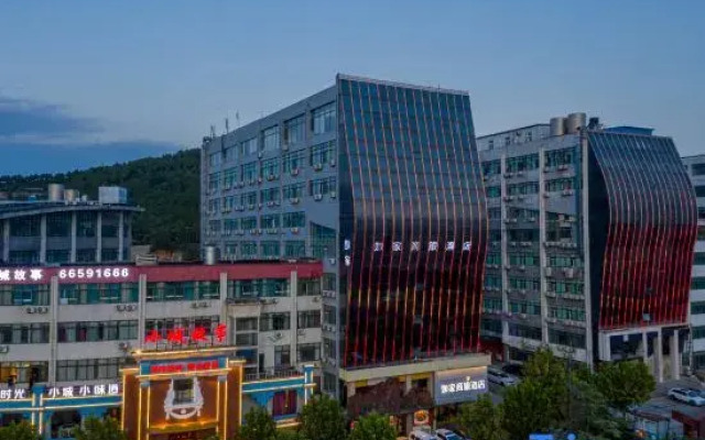 Homeinn Selected Hotel (Jinan Qilu Software Park Shuntai Plaza)