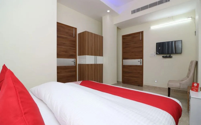 The Grand Palace by OYO Rooms