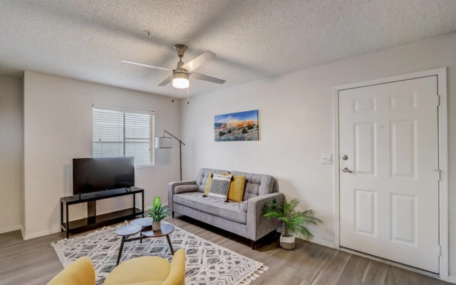 FRONTDESK Jade Scottsdale Apts Central Scottsdale