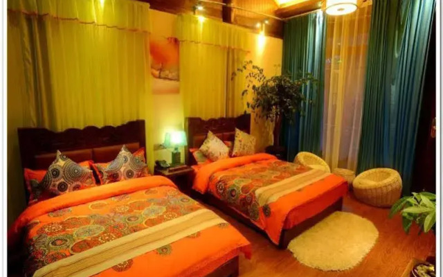 Lijiang Ritz-Man Art Club