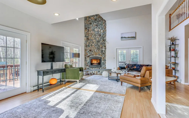 Secluded Kerhonkson Retreat With Deck + Views!