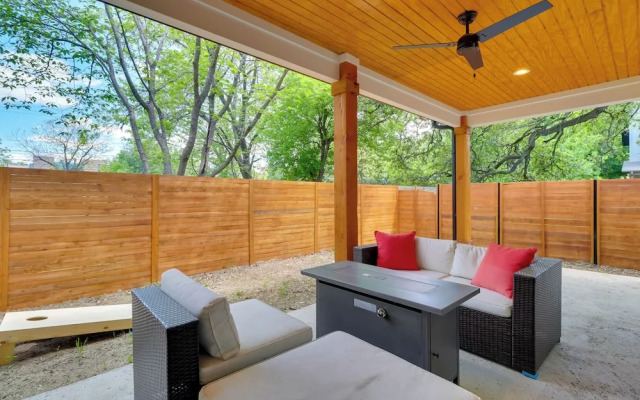 Chic Austin House w/ Spacious Backyard & Hammock