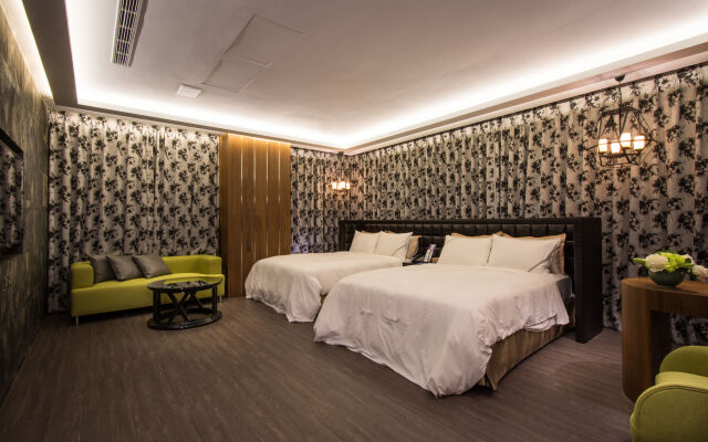Uher Luxury Resort & Hotel