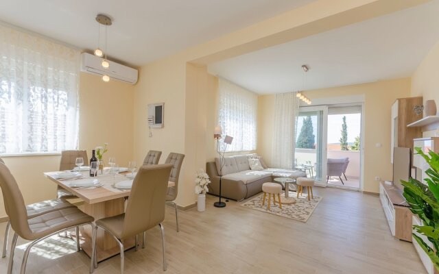Apartments Luxury and Sea View
