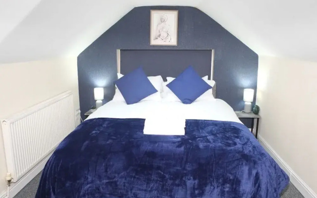 Nottingham - 5 Beds - Sleeps 11 - Garden - Parking