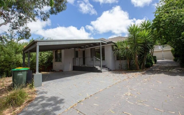 Spacious 3bedrooms big House@mitcham