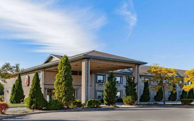 Super 8 by Wyndham Ambassador Bridge Windsor ON