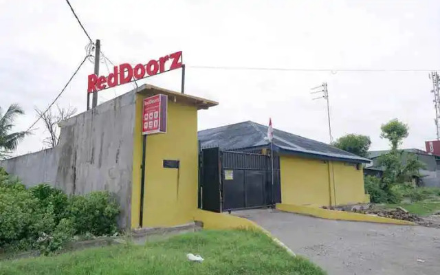 RedDoorz near Ekowisata Mangrove Belawan Medan