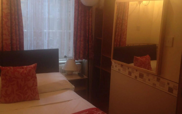 Glendale Hyde Park Hotel