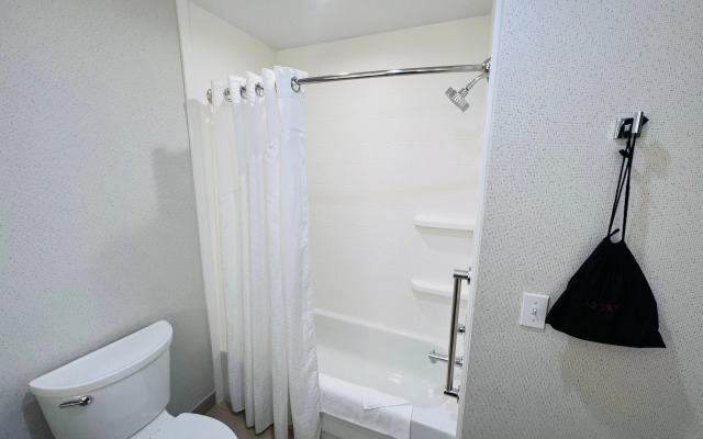 Holiday Inn Express & Suites Salinas by IHG