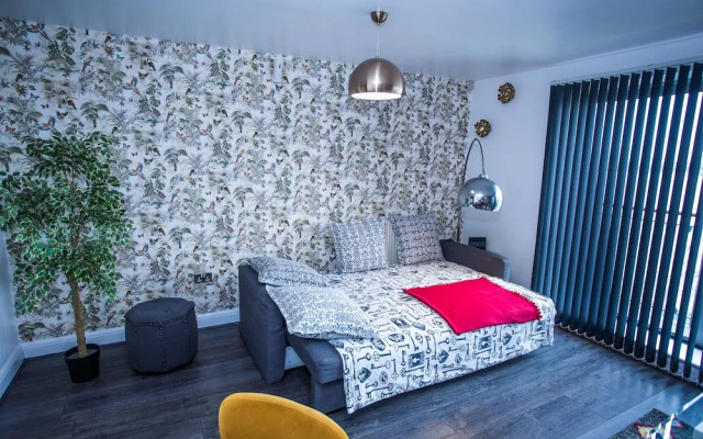 Remarkable 2-bed Apartment With Sea View