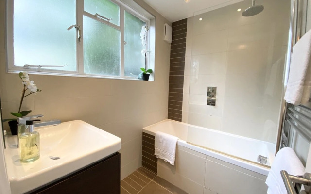 Apartment Next to Victoria Station