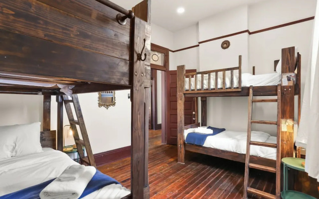 Site 61 Guesthouse