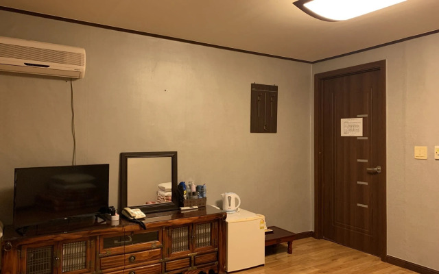 Memories Motel