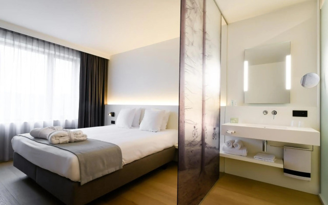 R hotel experiences