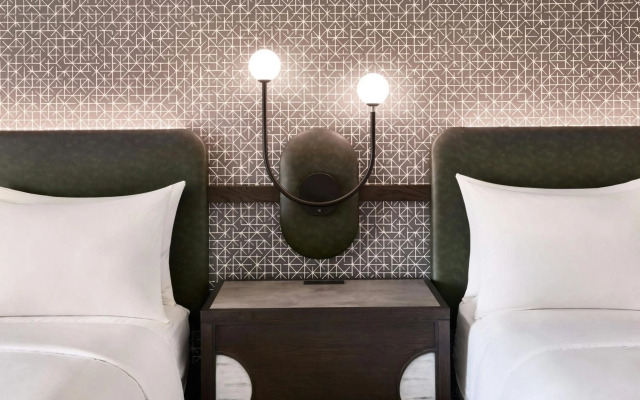Renaissance® Phoenix Glendale Hotel & Conference Center