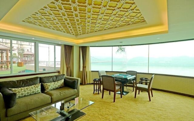 Hongqiao Holiday Hotel