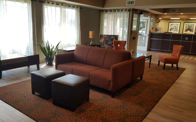 Best Western Plus Airport Inn & Suites