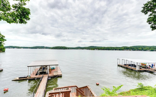 Deck & Boat Dock: Lakefront Getaway in Camdenton