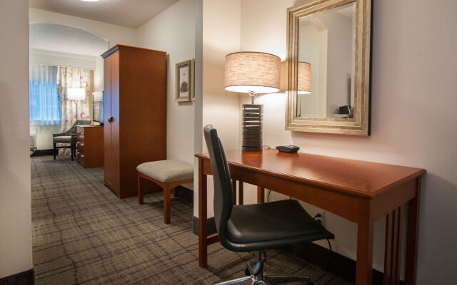 Best Western Plus University Park Inn & Suites