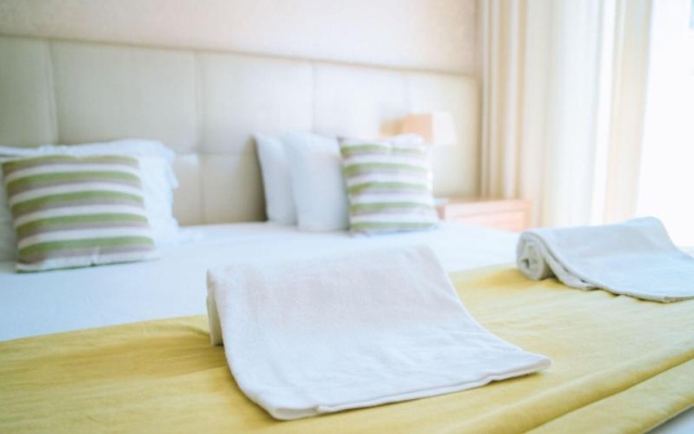 LAURUS Hotel