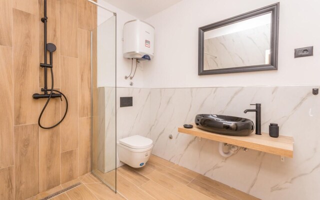 Awesome Home in Lisicic With 3 Bedrooms, Wifi and Sauna