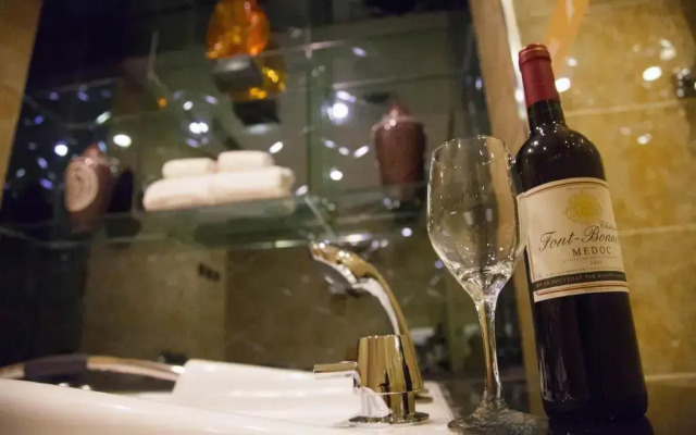 River & Holiday Rezen Hotel Pengshui