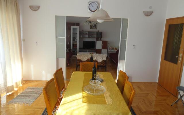 Apartment Tomi - with large terrace (60m2): A1 Trogir, Riviera Trogir