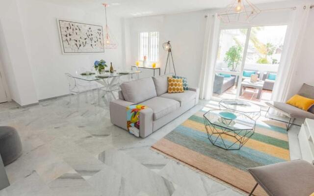 Exquisite Penthouse Suite with Rooftop Terrace