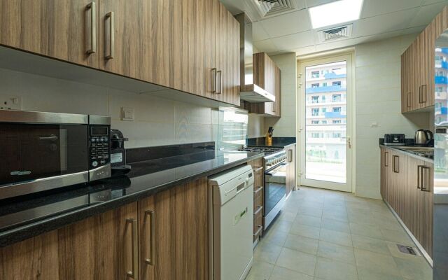 Bright 2BR by Burj Khalifa-gym/pool by Belvilla