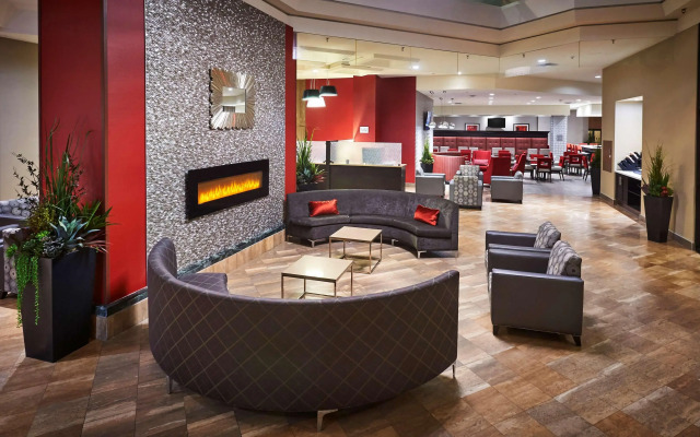 DoubleTree by Hilton Windsor Hotel & Suites