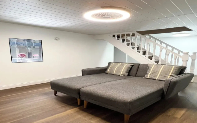 OYO Welsh Holiday Accommodation - Modern Stay