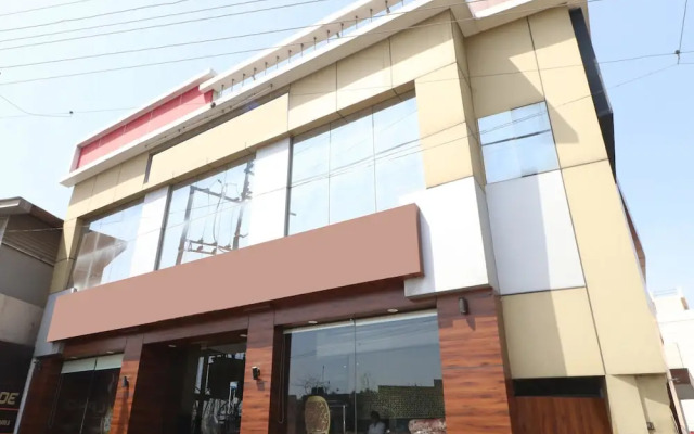 OYO 29950 Hotel Ml Pride