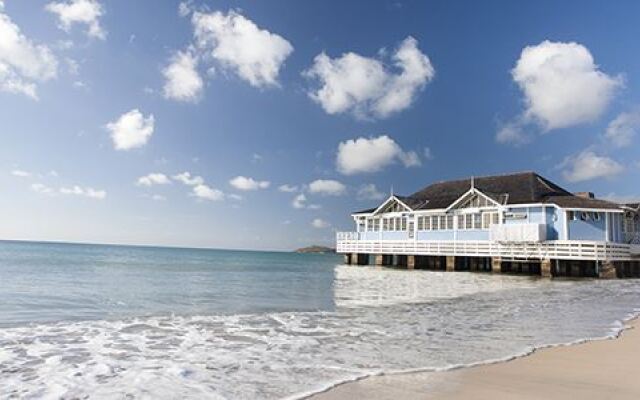 Sandals Halcyon Beach